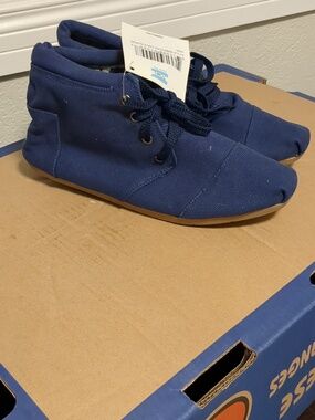 NWT Mens TOMS ankle shoe
